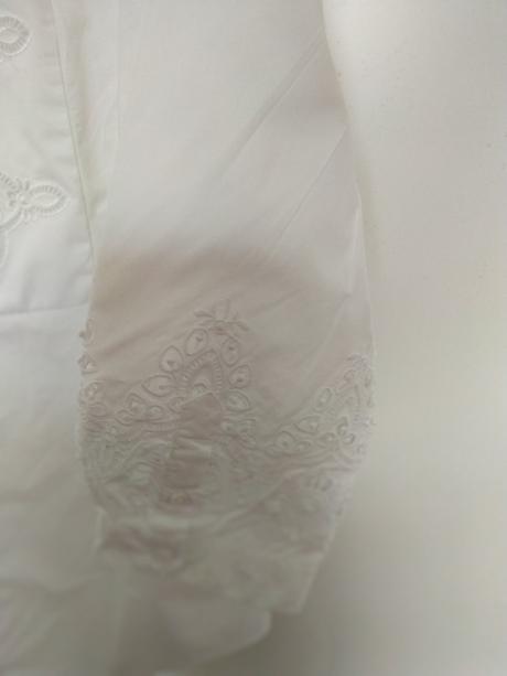 Biela blúzka s výšivkou, 38