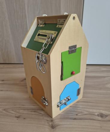 Small foot - domček so zámkami,