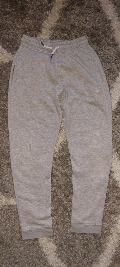 Sivé tepláky, next,140