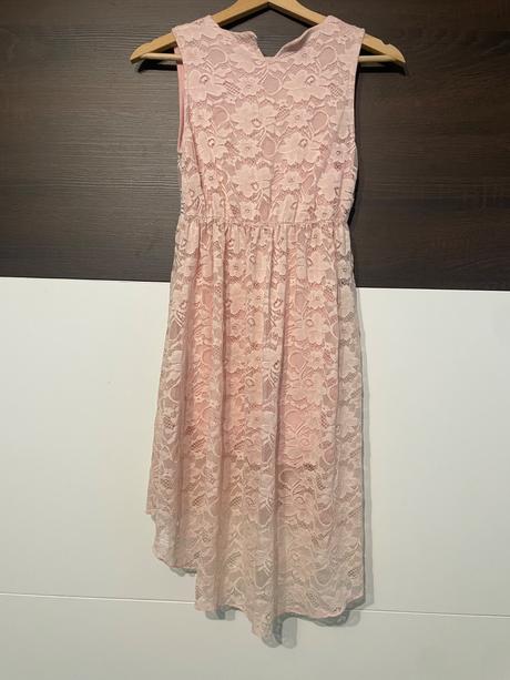 Cipkovane šaty, 140