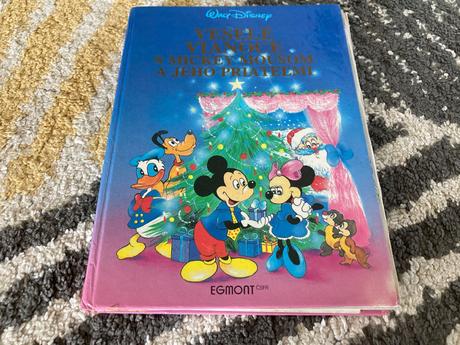 Veselé vianoce s mickey mousom a jeho priateľmi,