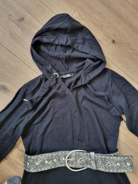 Tenšie čierne pletené šaty s kapucňou m + 2 opasky, m