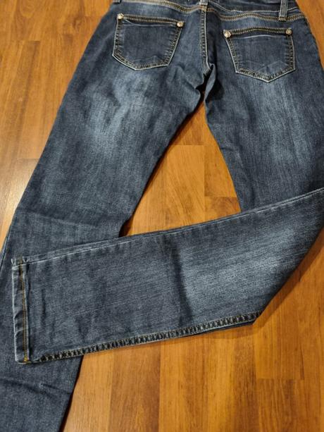 Tmavé elastické rifle, 32