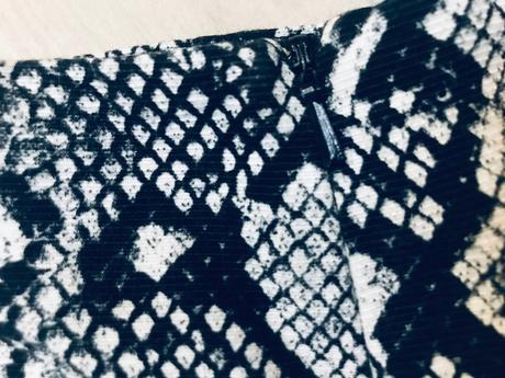 Kraťasy s hadím vzorom, river island,40