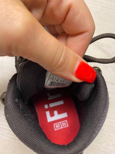 Nepremokavé topanky, 28