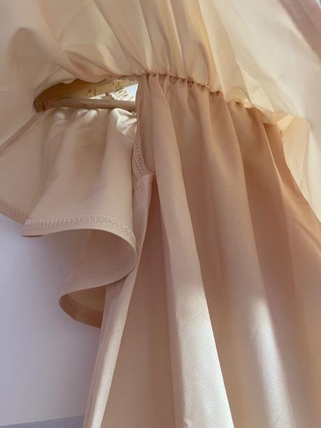 Voľné béžové asos šaty na ramená xs/s, s