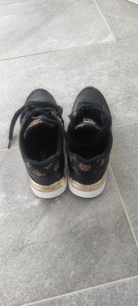 Guess botasky, guess,37