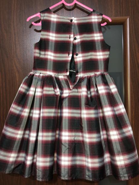 Spolocenske saty, 122