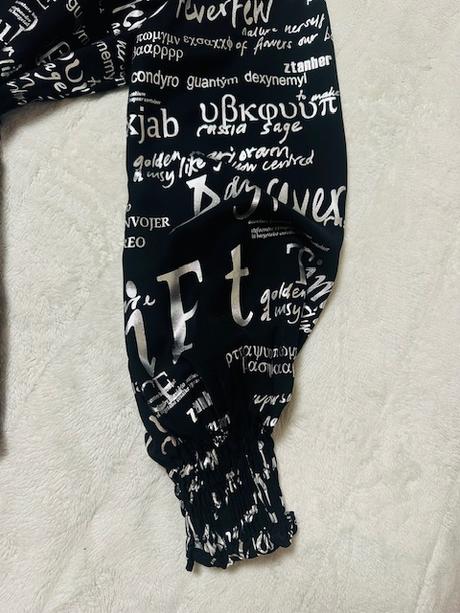 Čierna blúzka so striebornými nápismi, l / m