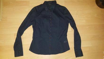 Pekná čierna košeľa, 38