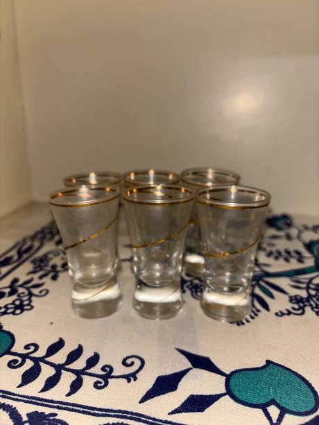 Elegantné retro štamperlíky so zlatým okrajom 6ks, 