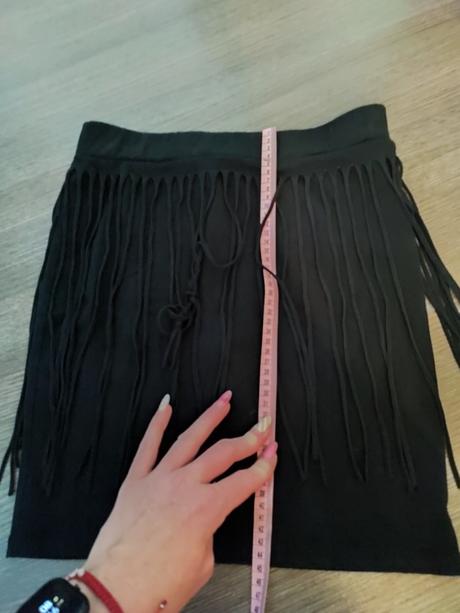 Čierna sukňa so strapcami veľ. m, m