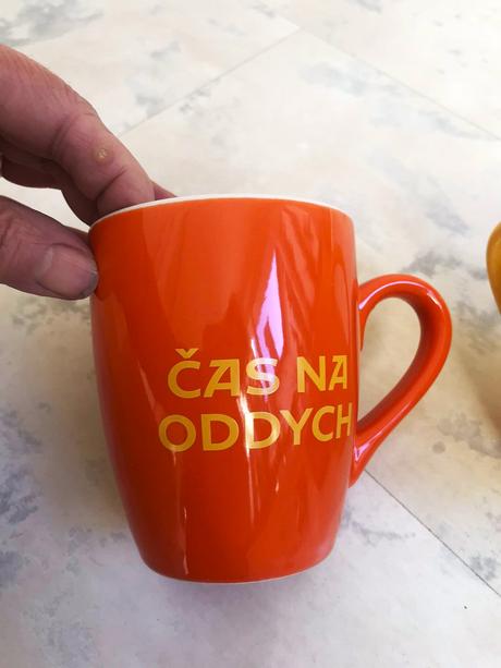 Pestré hrnčeky do kancelárie, 