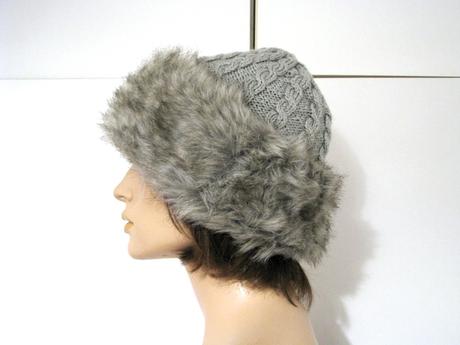 Pletená čiapka s kožušinkou, 56