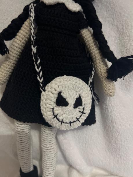 Wednesday ručná práca, 