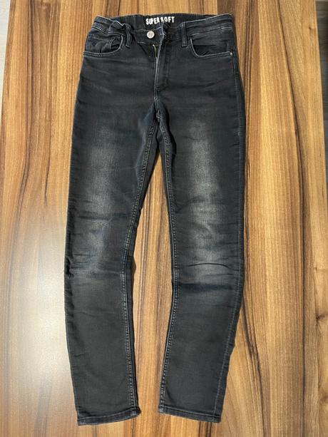 Dievcenske cierne rifle, h&m,146