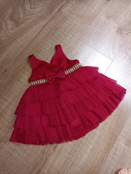 Slávnostné šaty, 74