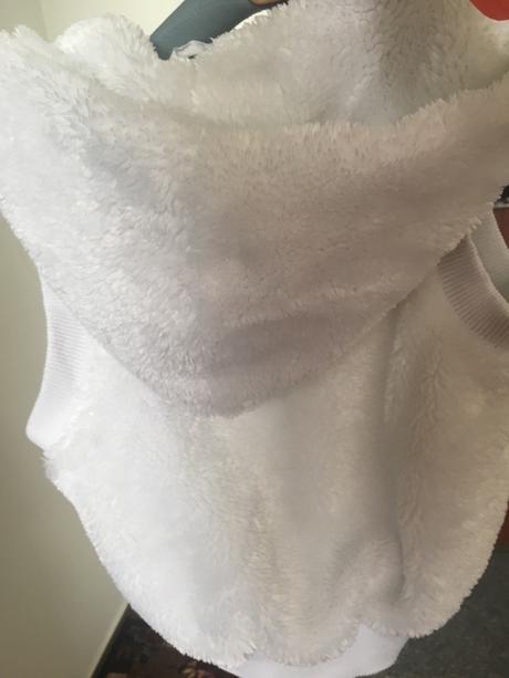 Vesta na zips biela s kapučnou, gate,s