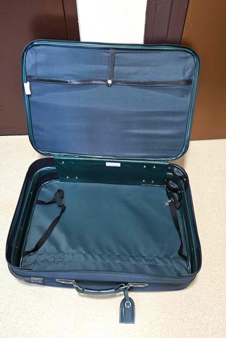 Velky, lahky cestovny kufor 70x50x20 cm, 