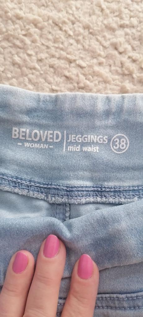 Modré jeginsy, 38