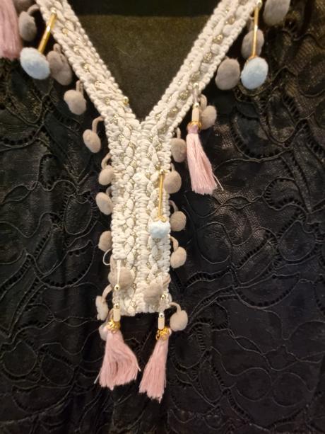 Čipkované čierne šaty, m