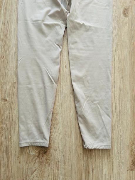 Štýlové zateplené legíny značky oysho, m