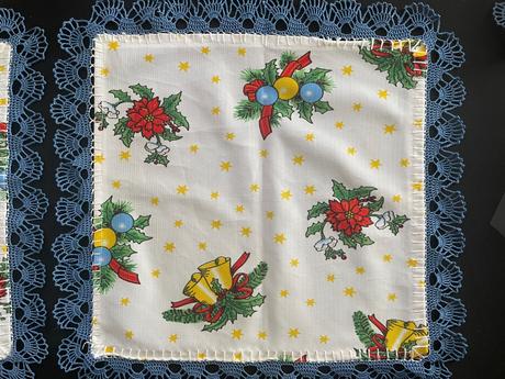 Vianočné dečky s modrým hačkovaným lemom(4cm),