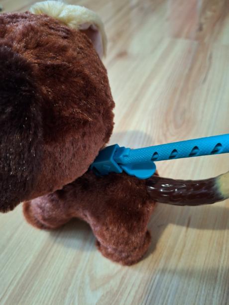 Zvieratko na voditku fur real walkalots, 