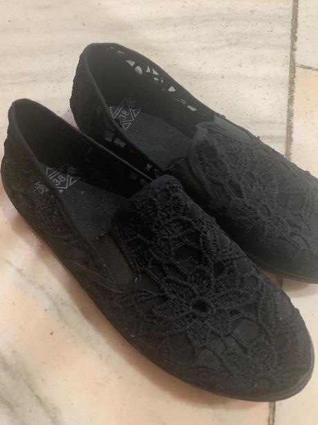 Čierne čipkové tramky, 38