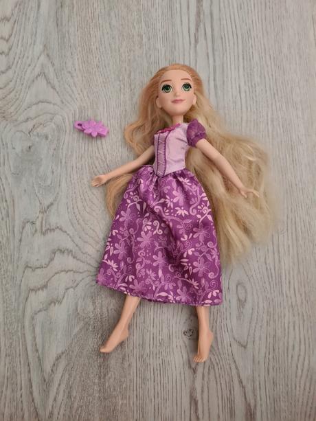 Barbie zlatovláska,