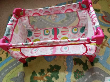 Skladacia postieľka pre bábiky, 