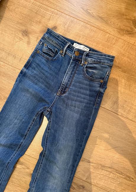 Tmavomodré skinny rifle, 32