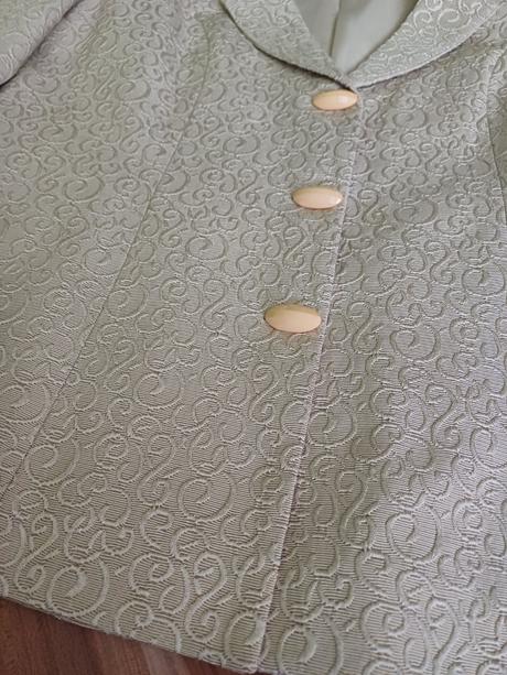 Slávnostné sako, 40