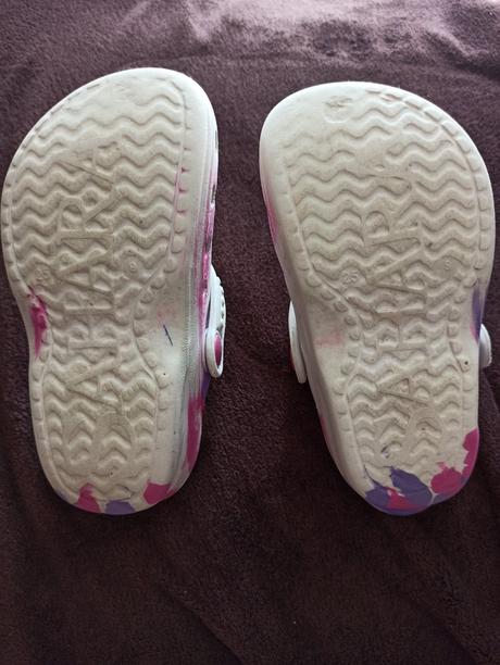 Gumené šľapky, 25