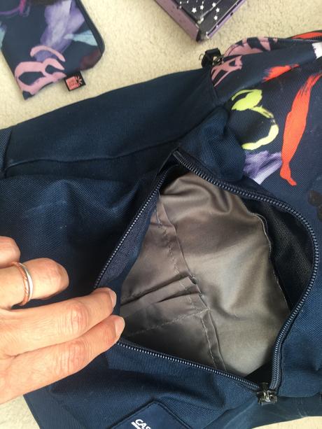 Škol. baťoch+kapsička +doska zn. case logic,