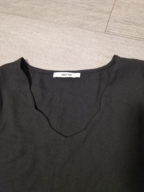 Čierne tričko s transparentnými rukávmi, s