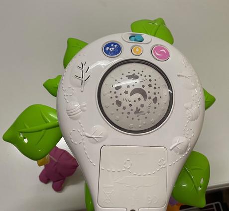 Kolotoč nad postieľku s projektorom zvieratká, 