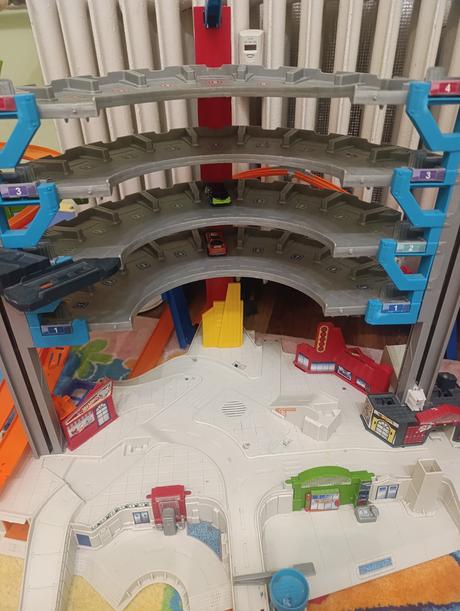 Hotwheels autogaraz/draha,