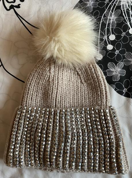 Teplá mäkká čiapka s brmbolcom - uni veľkosť,