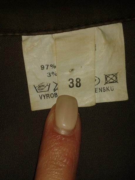 Olivova bundička, 38