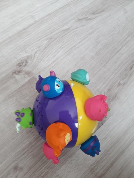 Skákacia loptna na baterky,