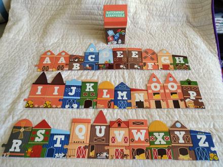 Didaktická hra s motívom abecedy,