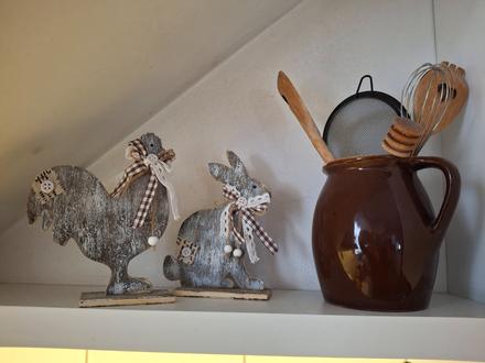 2ks drevene dekoracie sliepka a zajacik, 