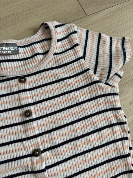 Dievčensky top s gombičkami, 134