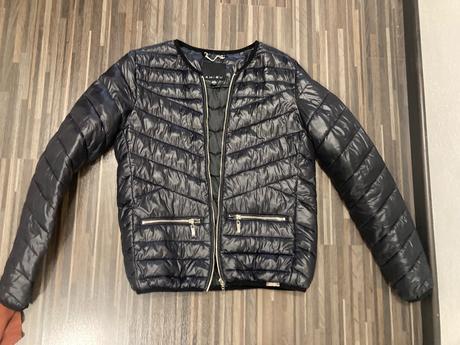 Štýlová čierna bunda, amisu,m