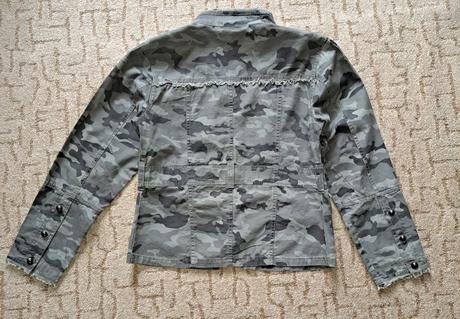 Maskáčová bunda, 38