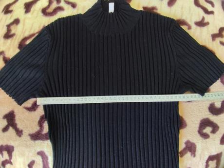 Priliehavy top divided, pekne formuje postavu, m