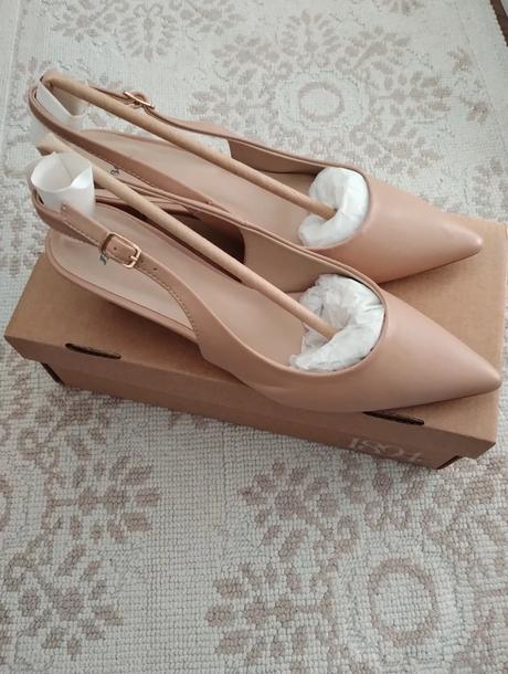 Sandále dámske, nízky elegantný podpätok, zlatá pr, baťa,37