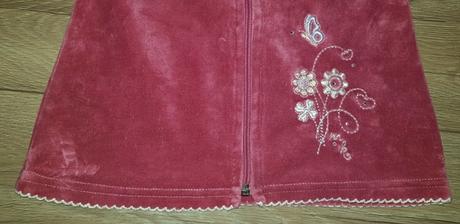 Bordová bundička, 98