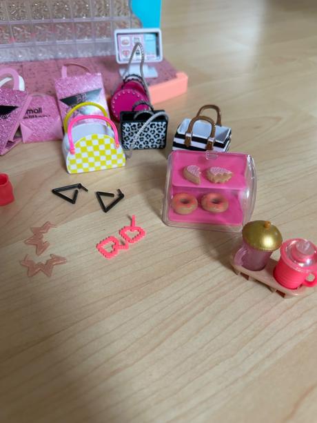 Lol nákupné centrum, 